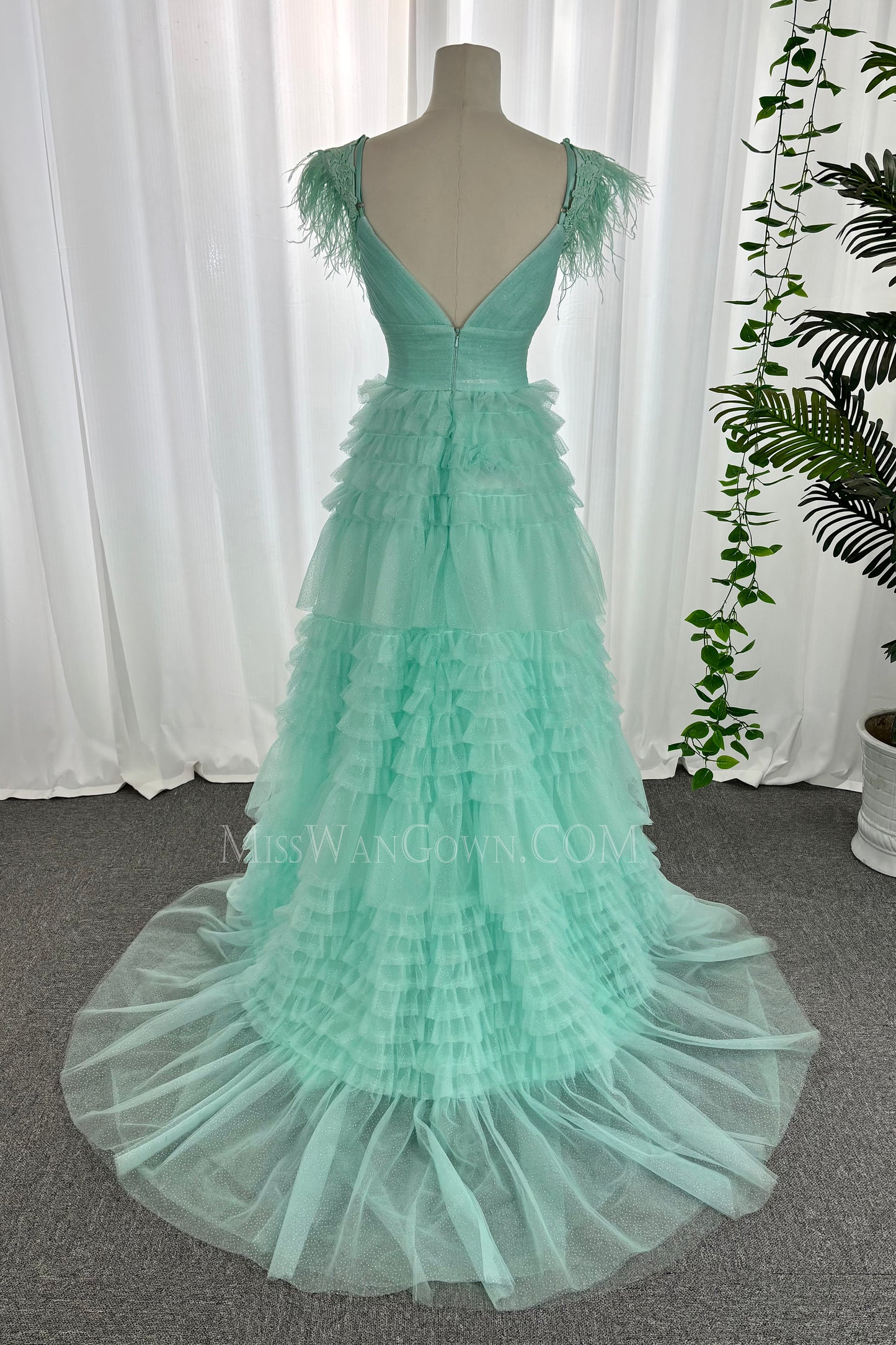 Spaghetti strap tulle appliqued feathers prom dresses customized cakes evening dresses LF873