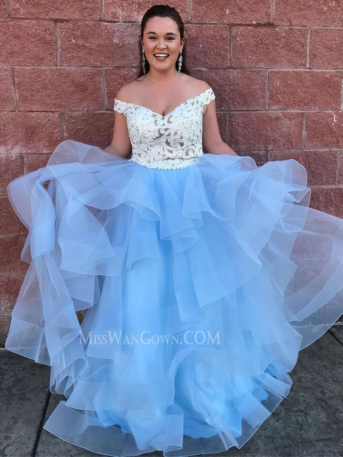 Off shoulder lace tulle ball gowns customized two pieces prom dresses LF827