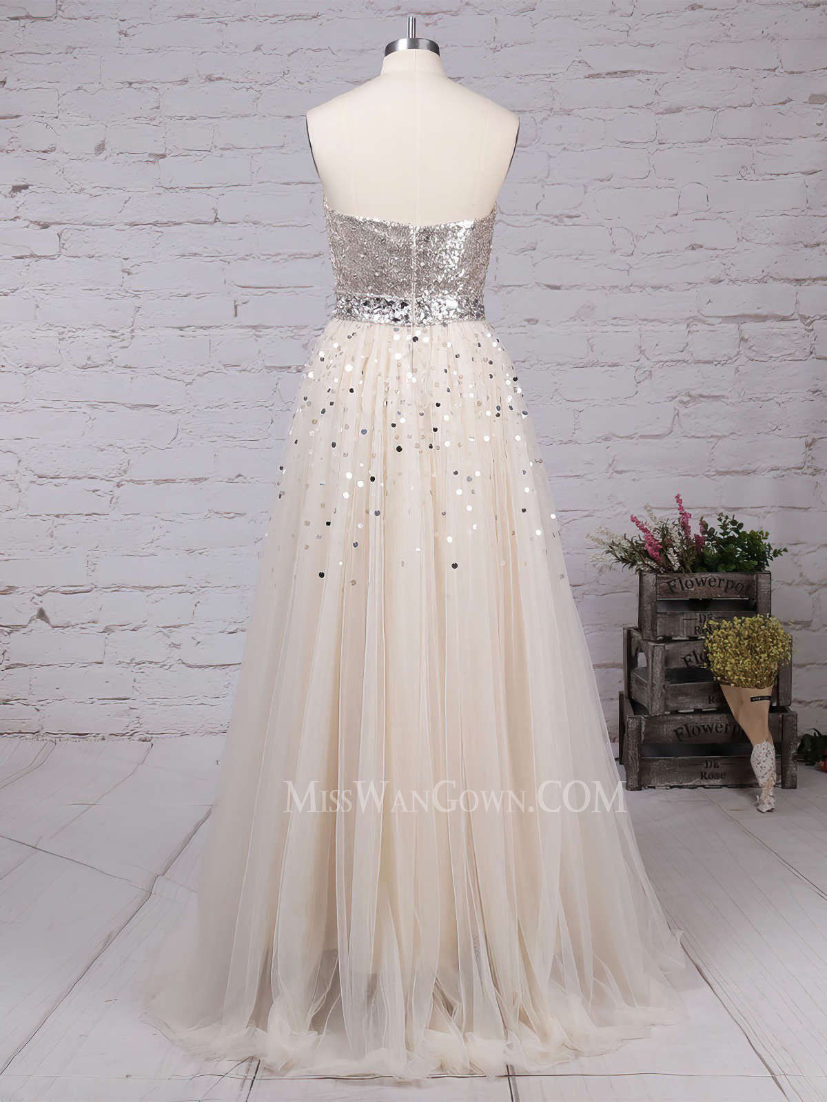 Sweetheart tulle sequins beading prom dresses customized sweep train evening dresses LF821