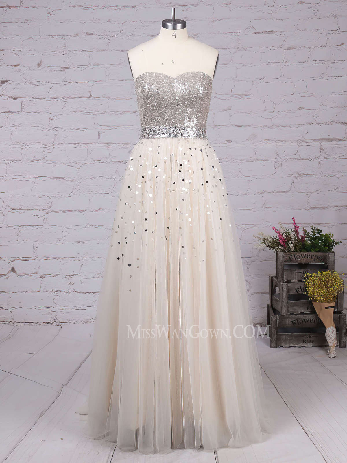 Sweetheart tulle sequins beading prom dresses customized sweep train evening dresses LF821