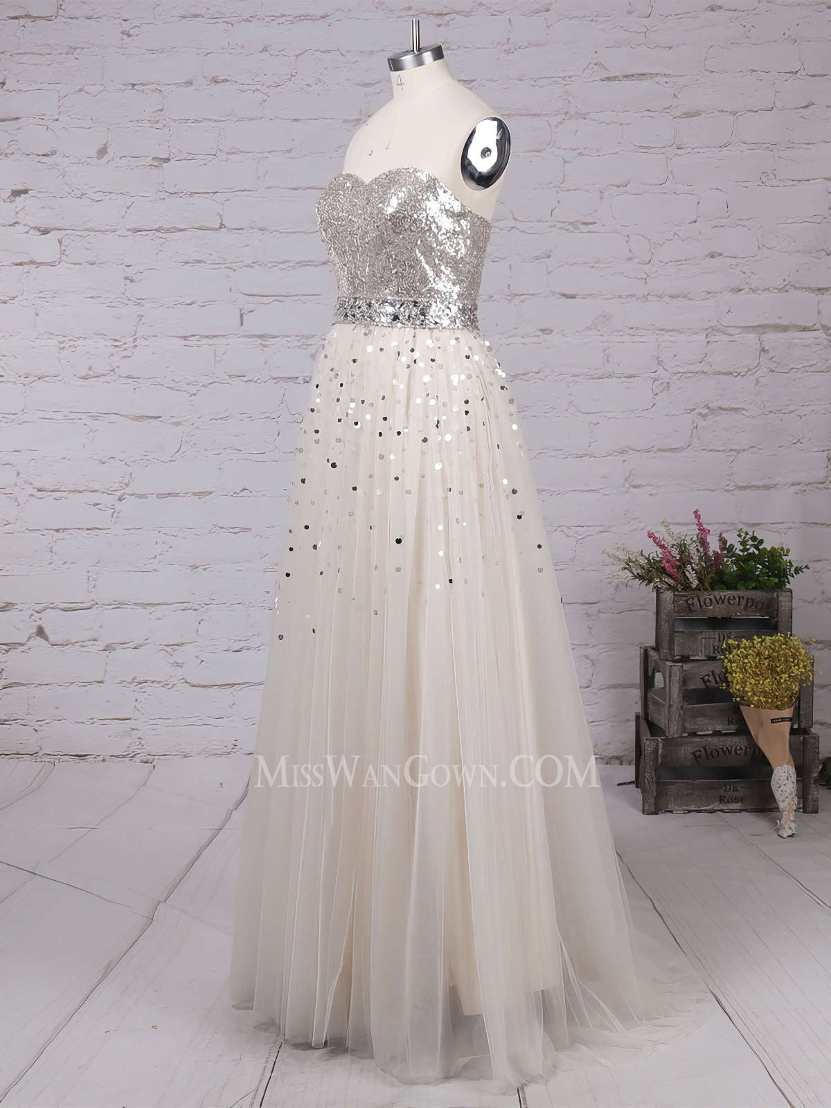 Sweetheart tulle sequins beading prom dresses customized sweep train evening dresses LF821